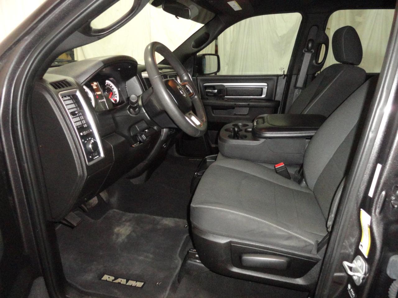 RAM 1500 Classic Warlock 4x4 Crew Cab 5'7" Box 2021
