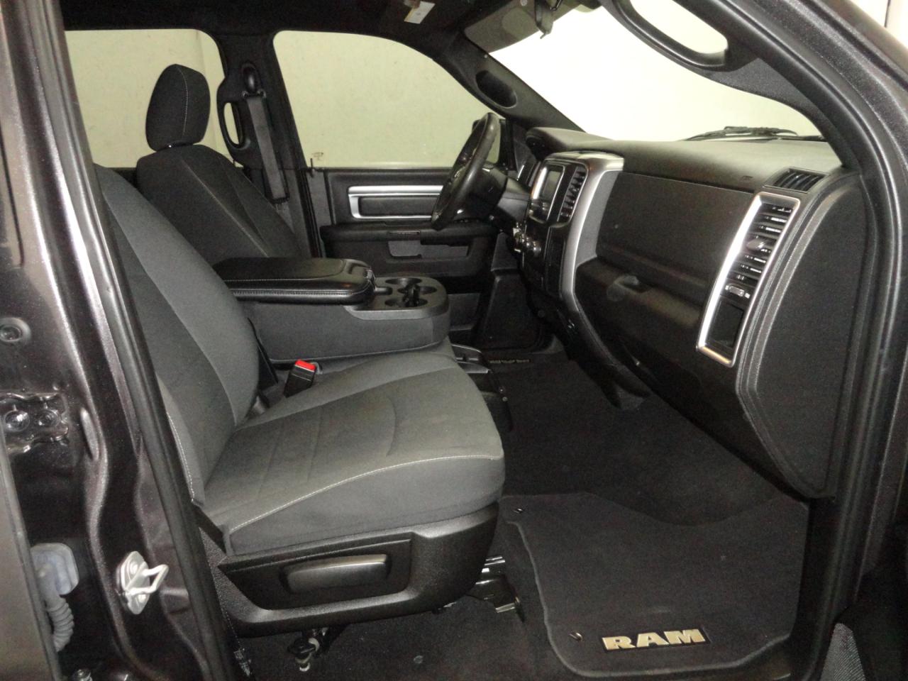 RAM 1500 Classic Warlock 4x4 Crew Cab 5'7" Box 2021