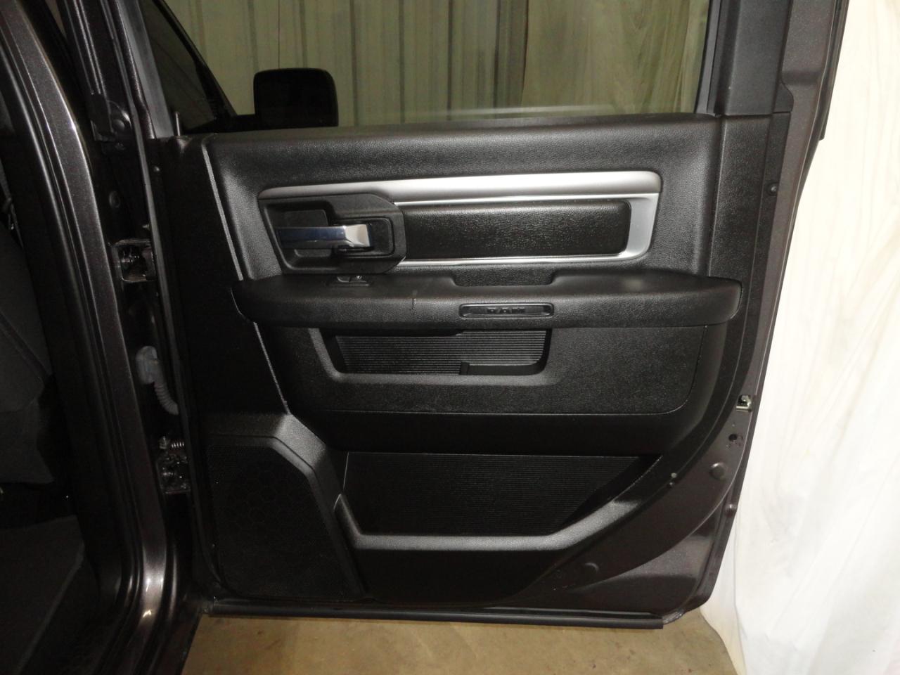 RAM 1500 Classic Warlock 4x4 Crew Cab 5'7" Box 2021