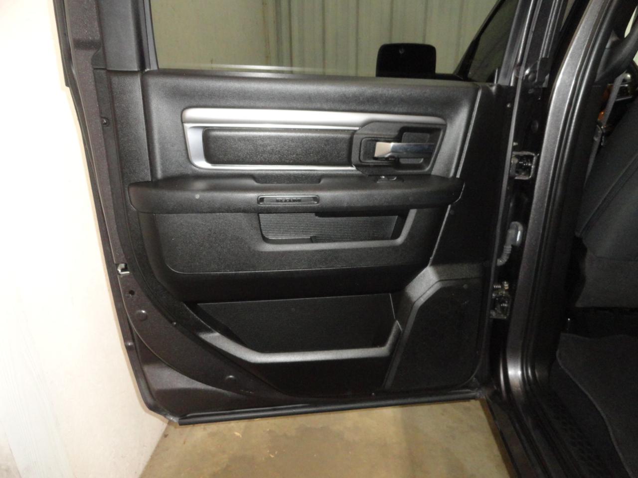 RAM 1500 Classic Warlock 4x4 Crew Cab 5'7" Box 2021
