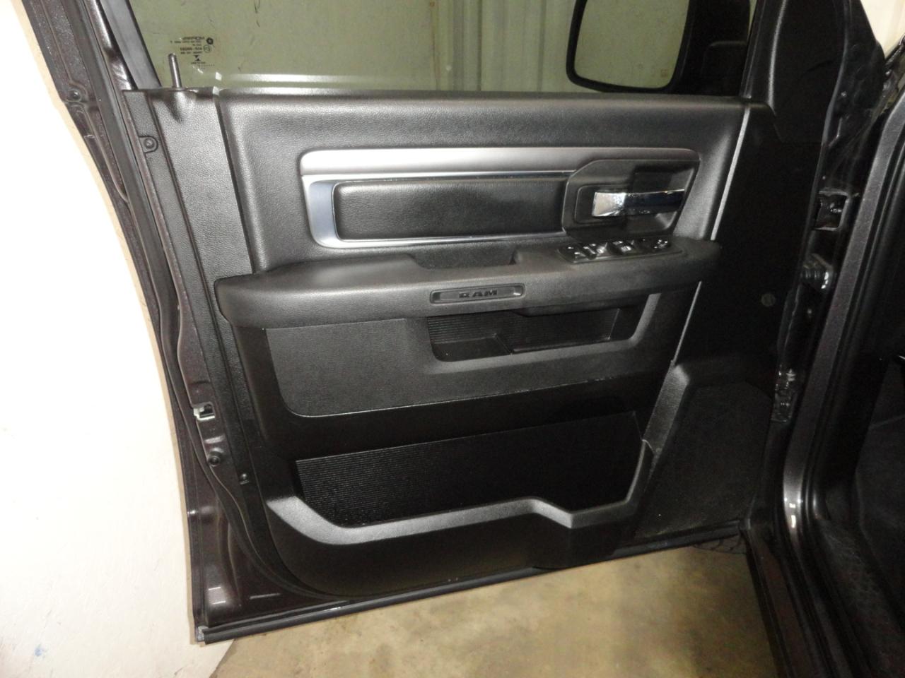 RAM 1500 Classic Warlock 4x4 Crew Cab 5'7" Box 2021