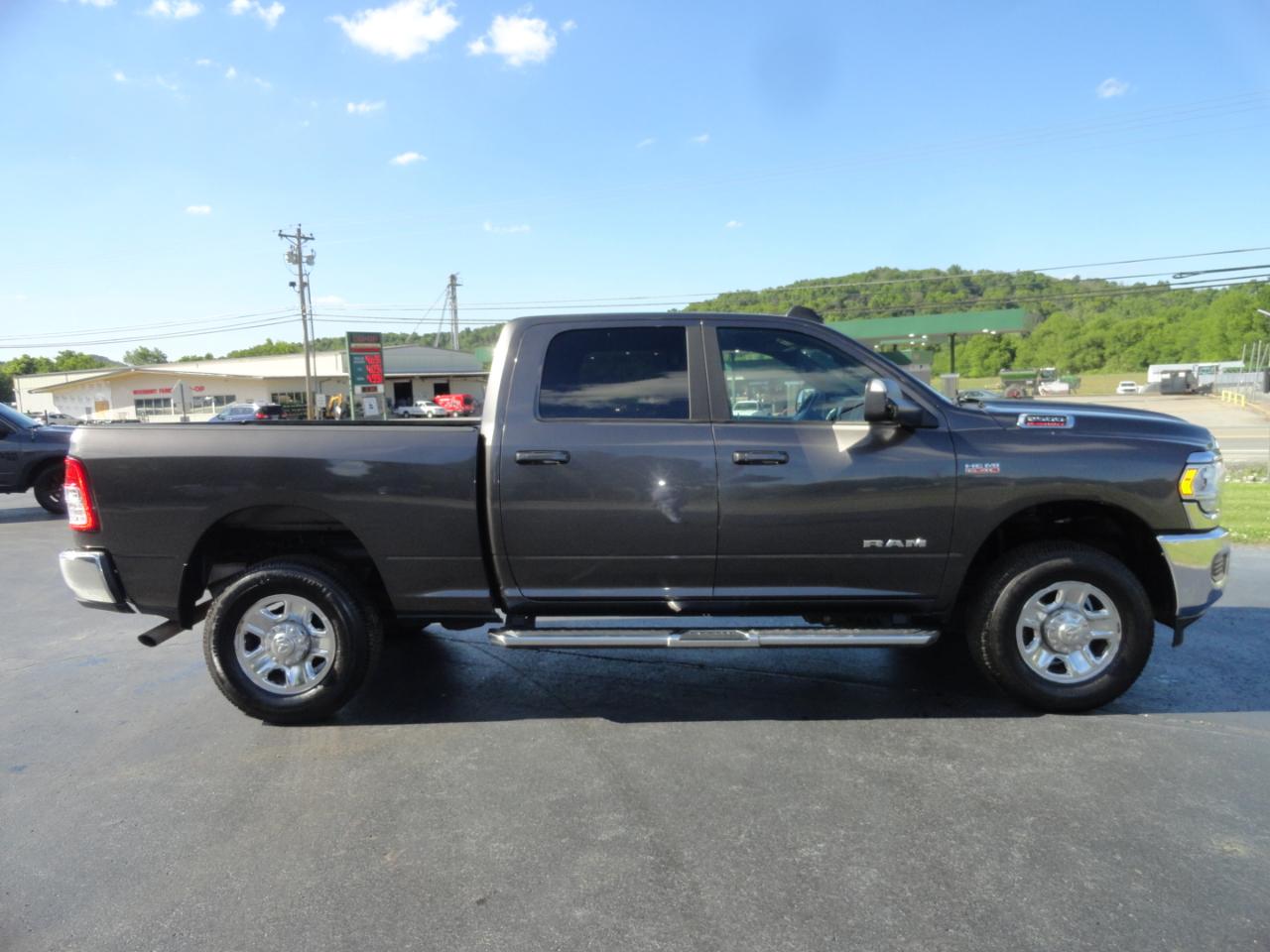 RAM 2500 Big Horn 4x4 Crew Cab 6'4" Box 2021