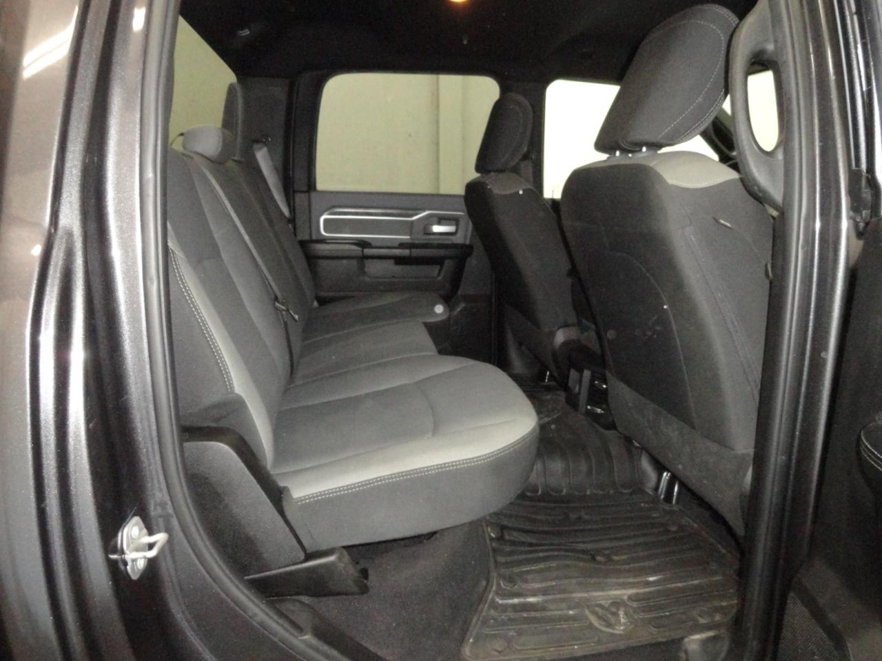 RAM 2500 Big Horn 4x4 Crew Cab 6'4" Box 2021