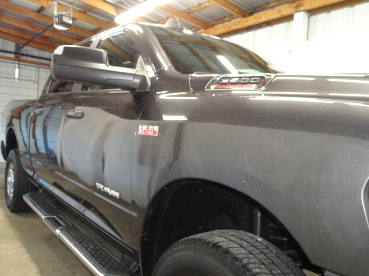 RAM 2500 Big Horn 4x4 Crew Cab 6'4" Box 2021