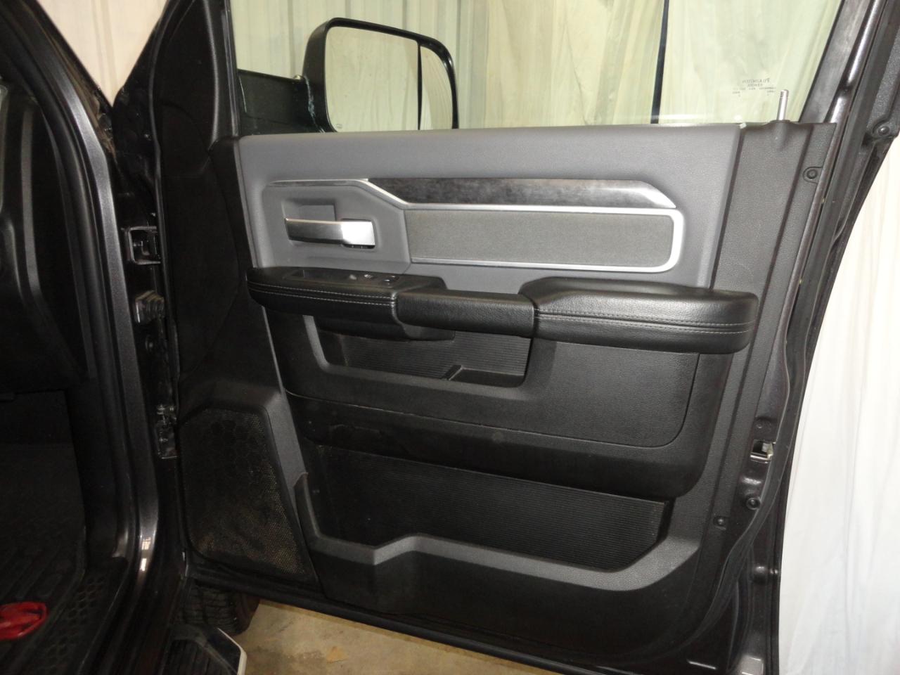 RAM 2500 Big Horn 4x4 Crew Cab 6'4" Box 2021