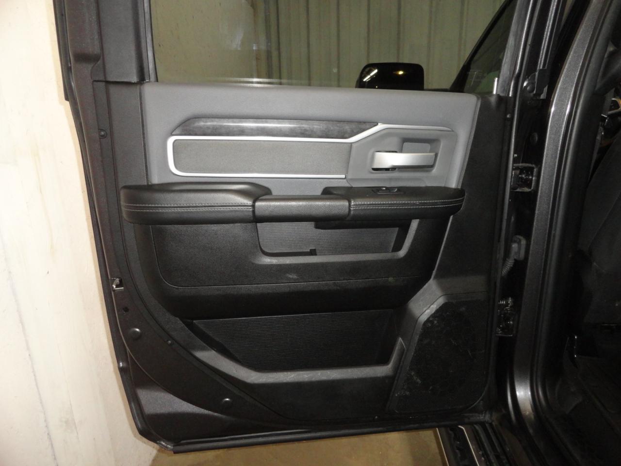 RAM 2500 Big Horn 4x4 Crew Cab 6'4" Box 2021