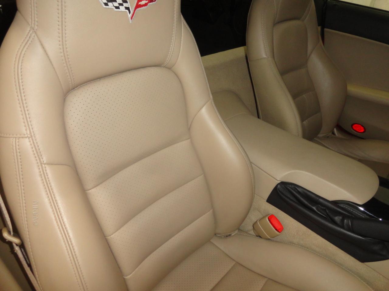 Chevrolet Corvette 2dr Cpe w/2LT 2011