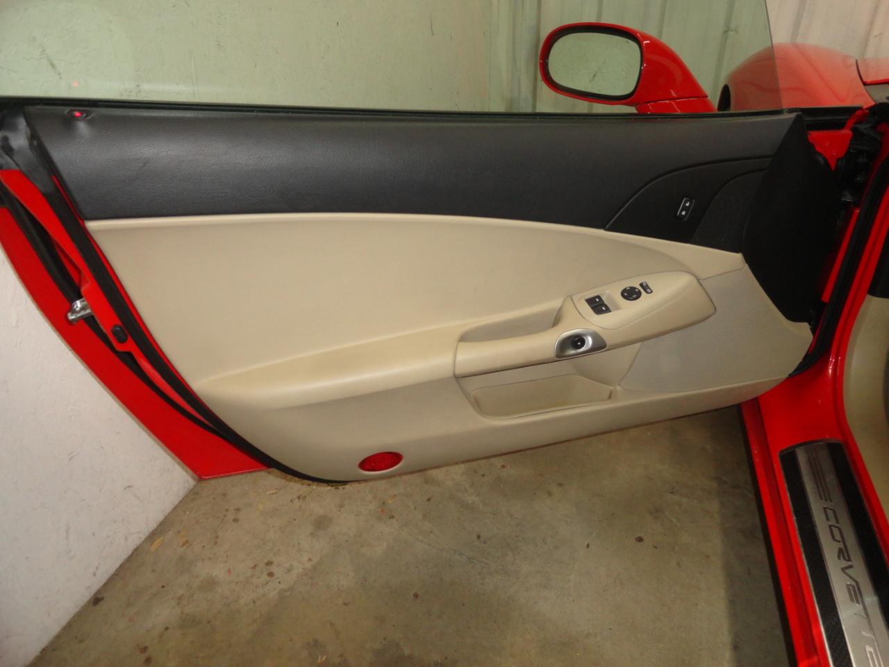 Chevrolet Corvette 2dr Cpe w/2LT 2011