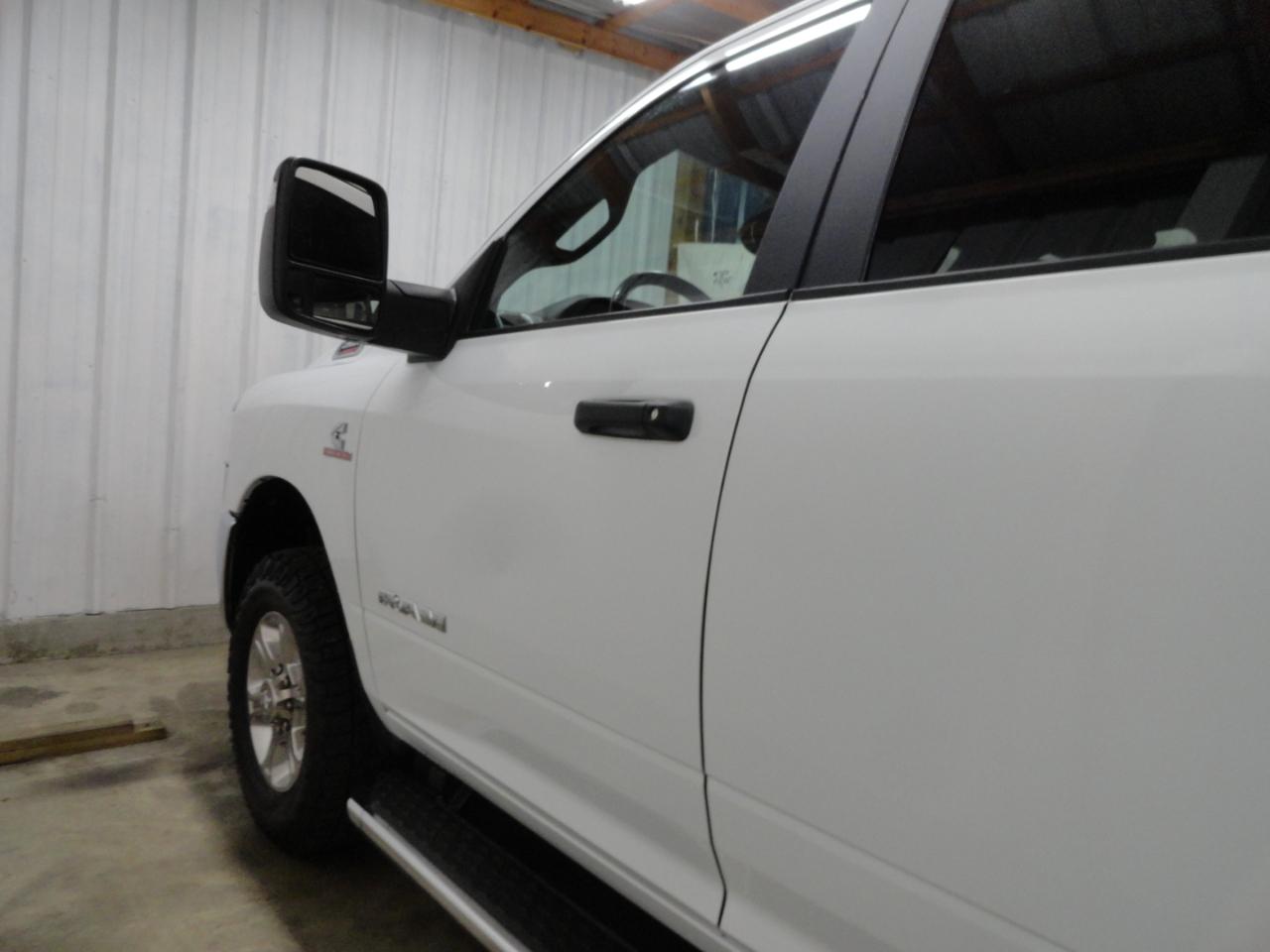 RAM 2500 Big Horn 4x4 Crew Cab 6'4" Box 2024