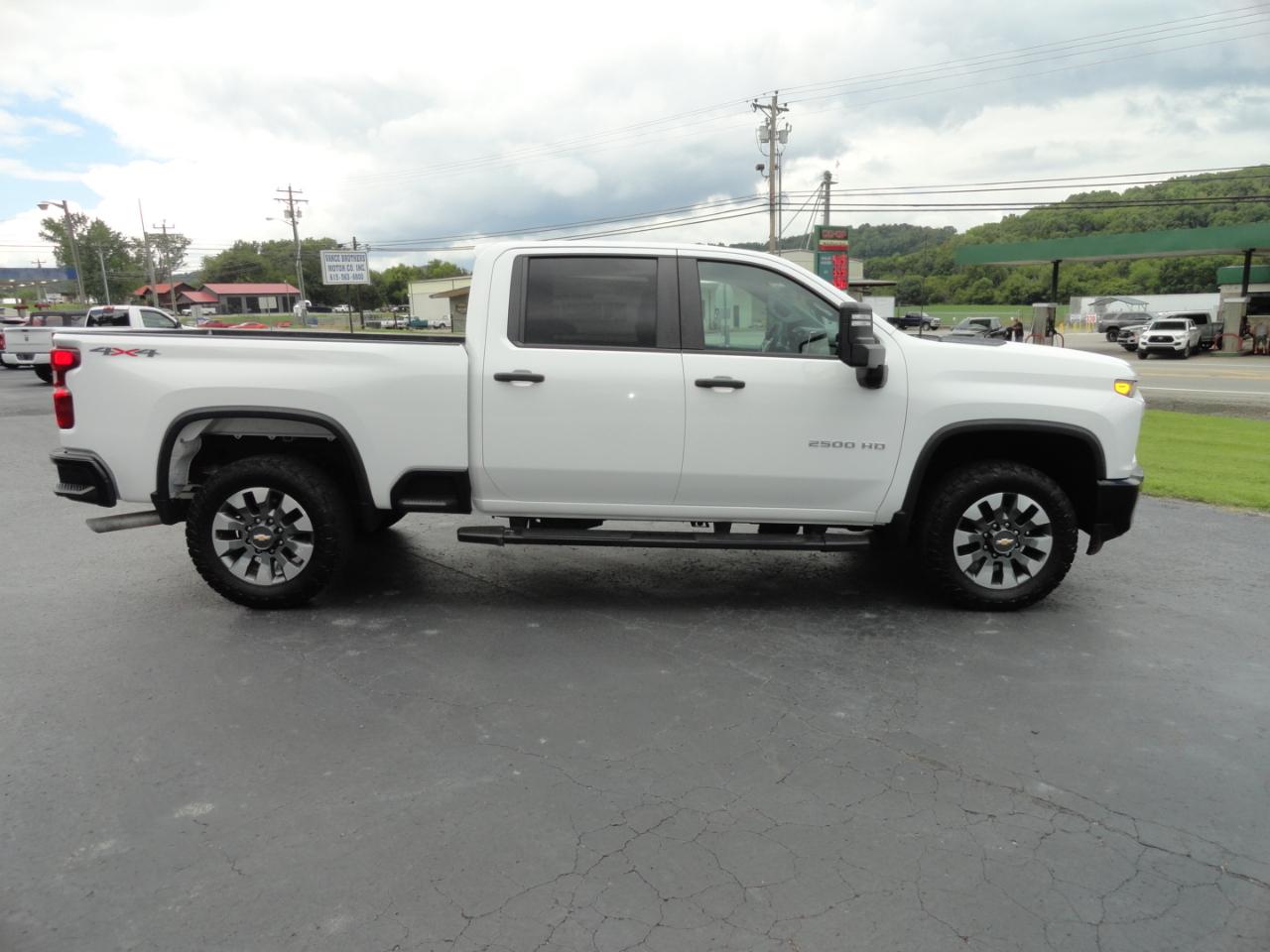 Chevrolet Silverado 2500HD 4WD Crew Cab 159" Custom 2022