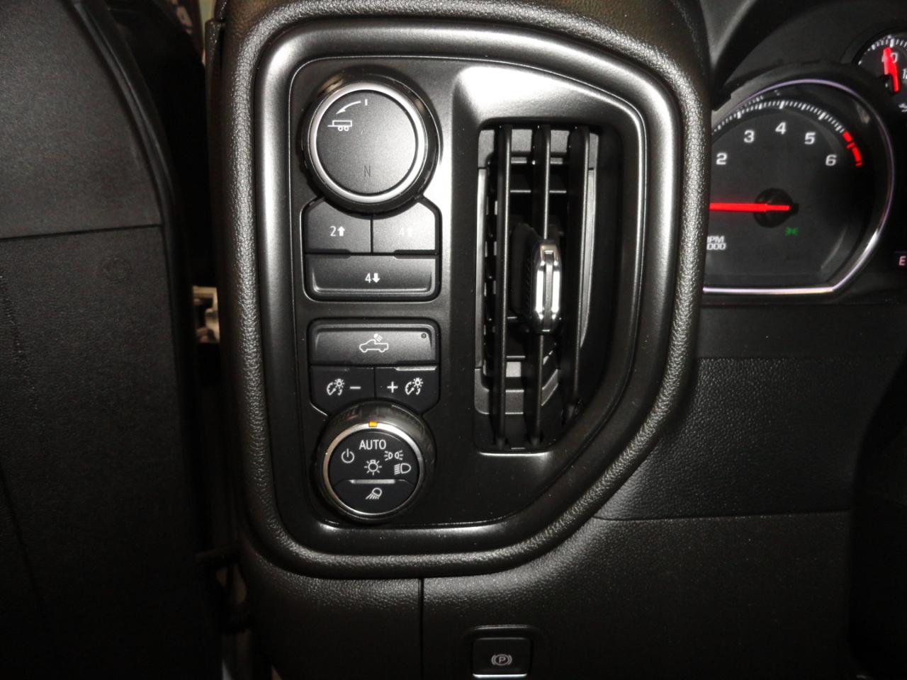 Chevrolet Silverado 2500HD 4WD Crew Cab 159" Custom 2022