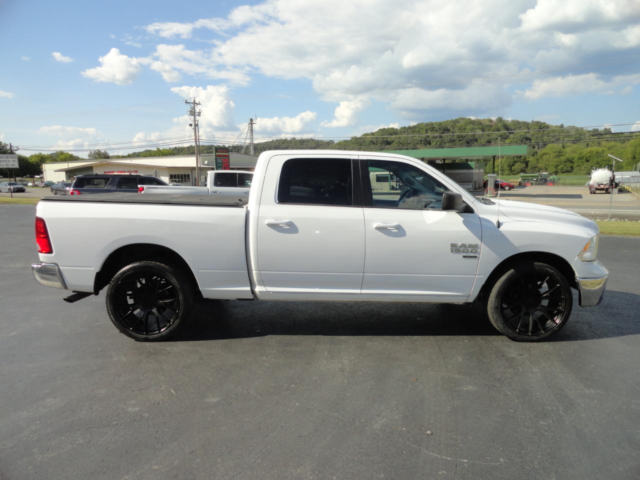 RAM 1500 Classic SLT 4x2 Crew Cab 6'4" Box 2019