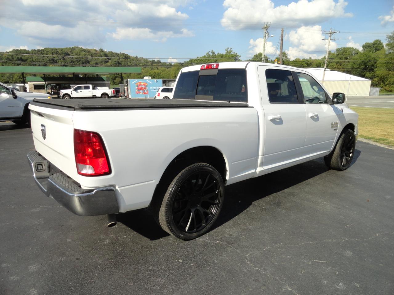 RAM 1500 Classic SLT 4x2 Crew Cab 6'4" Box 2019