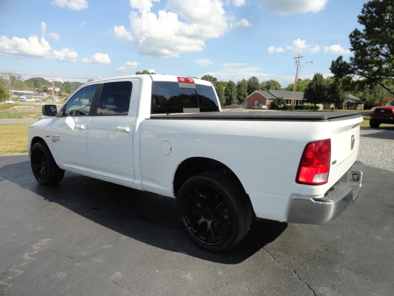RAM 1500 Classic SLT 4x2 Crew Cab 6'4" Box 2019