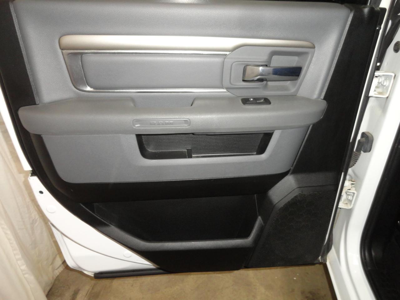 RAM 1500 Classic SLT 4x2 Crew Cab 6'4" Box 2019