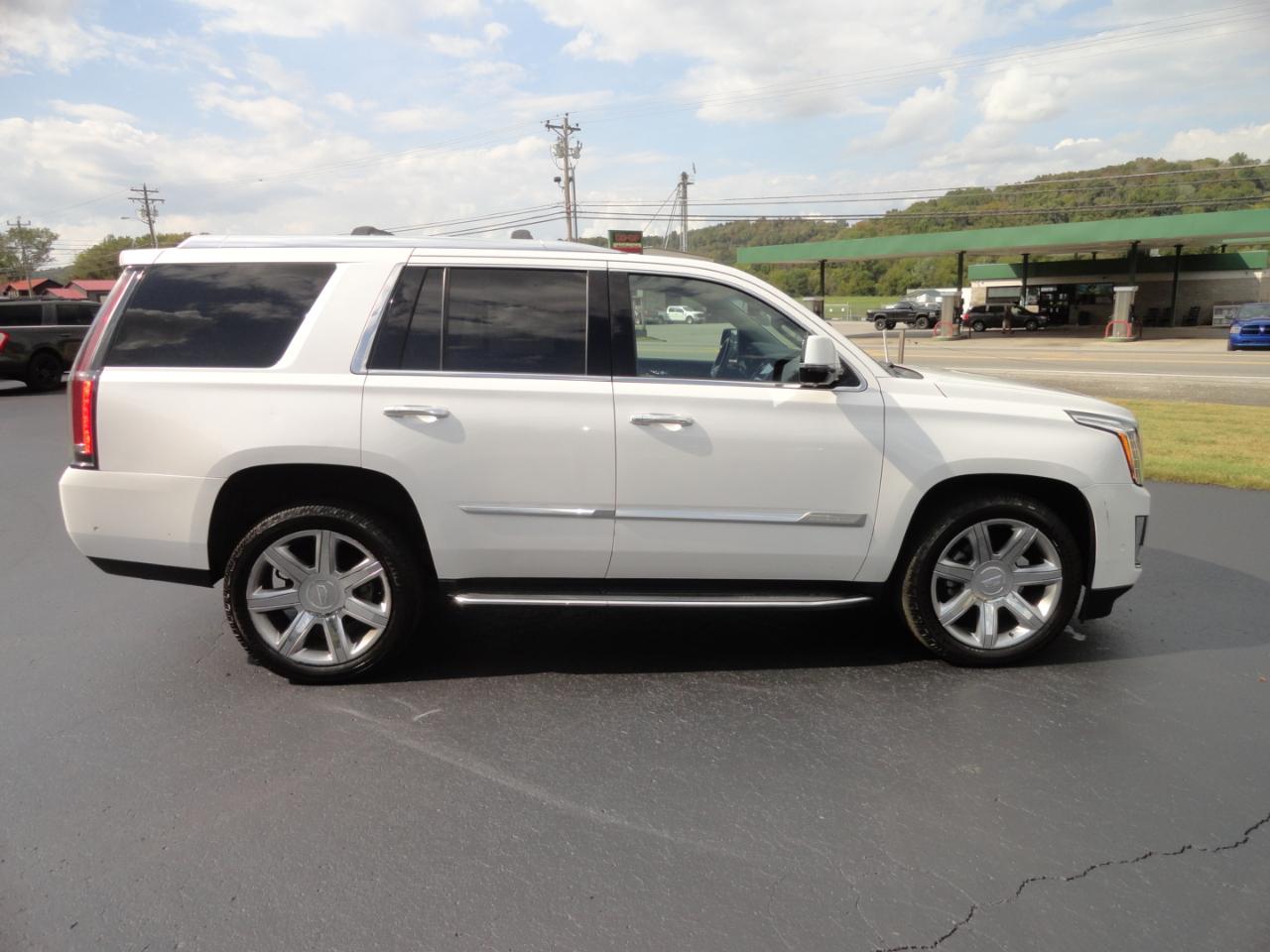 Cadillac Escalade 4WD 4dr Luxury 2018