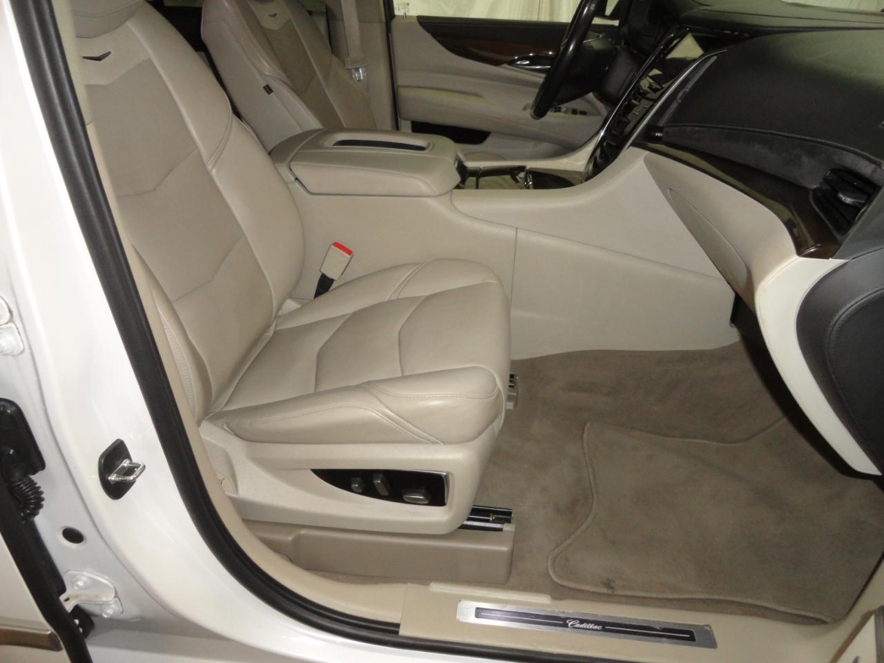 Cadillac Escalade 4WD 4dr Luxury 2018