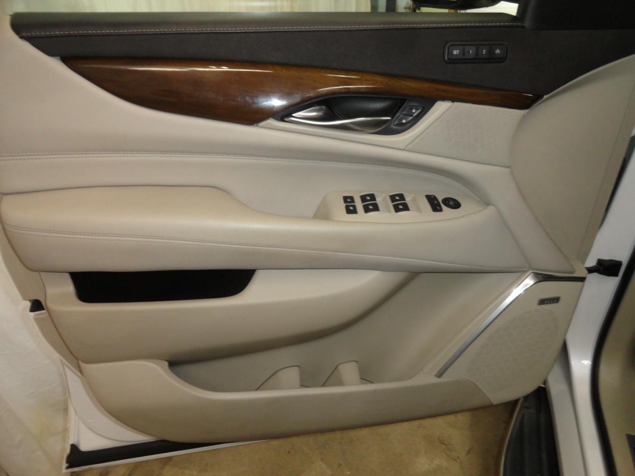 Cadillac Escalade 4WD 4dr Luxury 2018