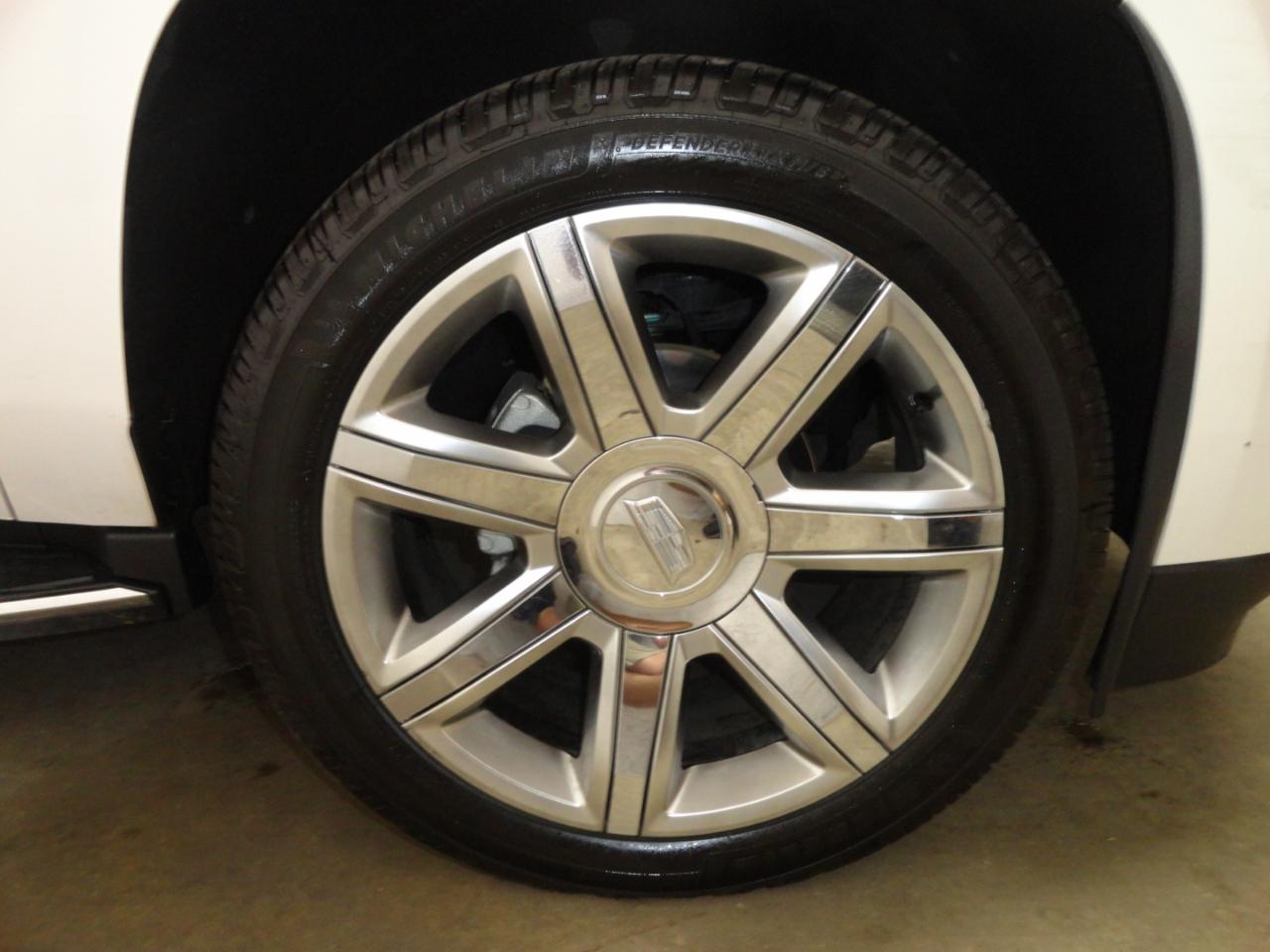 Cadillac Escalade 4WD 4dr Luxury 2018