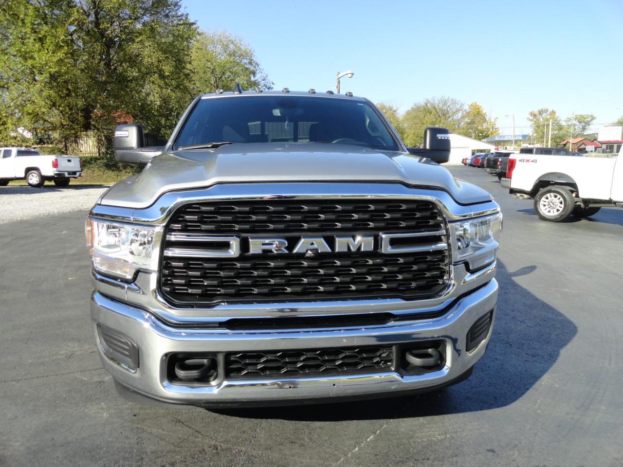RAM 2500 Tradesman 4x4 Crew Cab 6'4" Box 2024