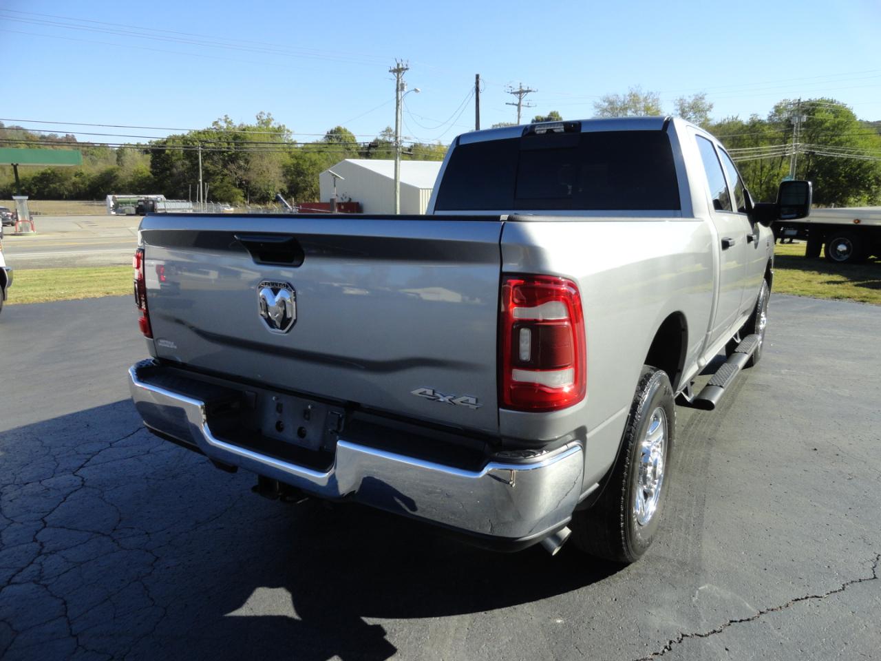 RAM 2500 Tradesman 4x4 Crew Cab 6'4" Box 2024