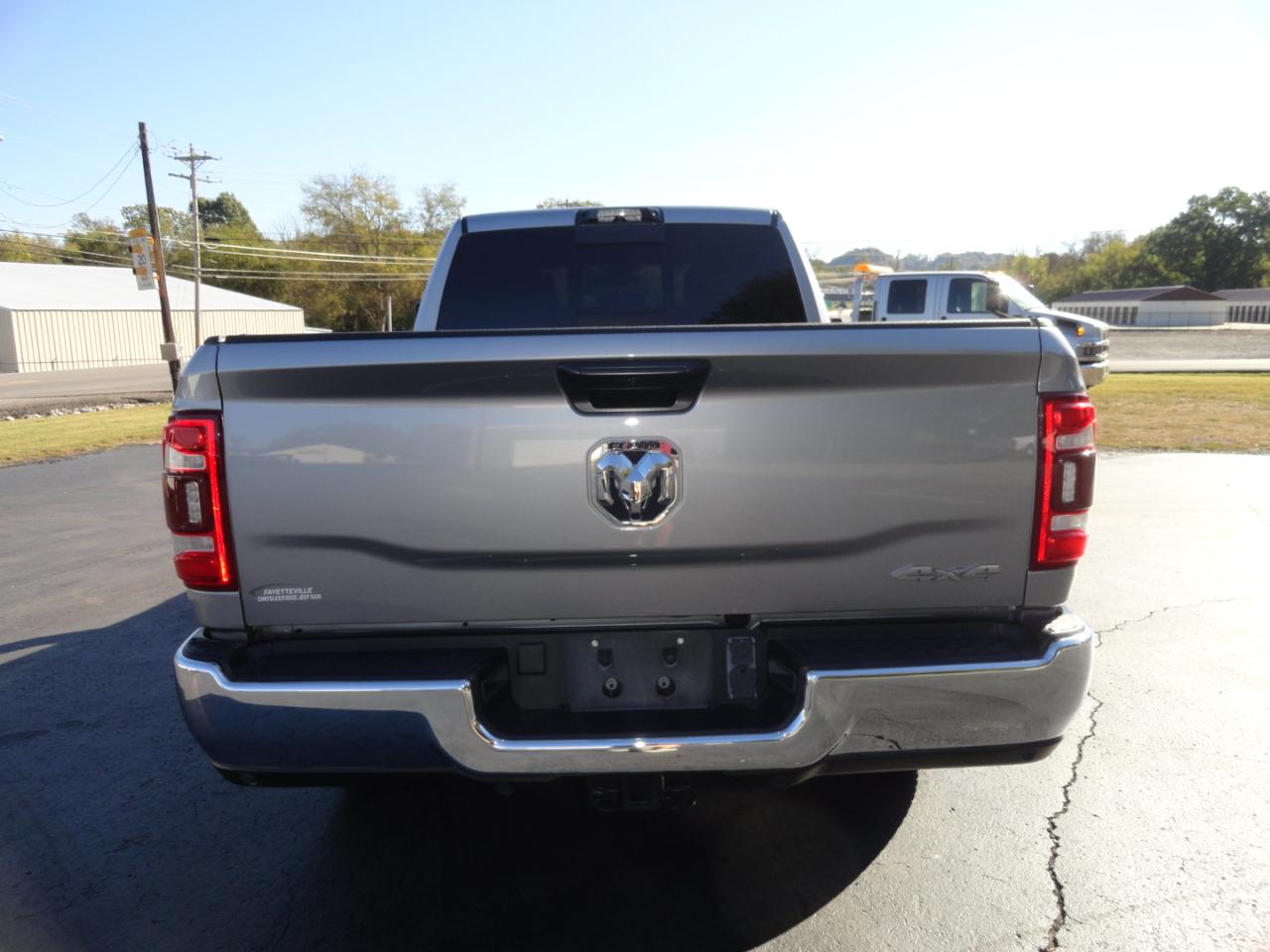 RAM 2500 Tradesman 4x4 Crew Cab 6'4" Box 2024