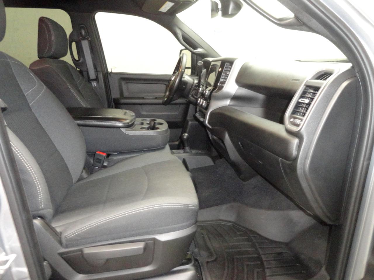 RAM 2500 Tradesman 4x4 Crew Cab 6'4" Box 2024