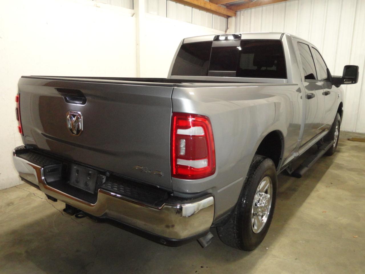 RAM 2500 Tradesman 4x4 Crew Cab 6'4" Box 2024