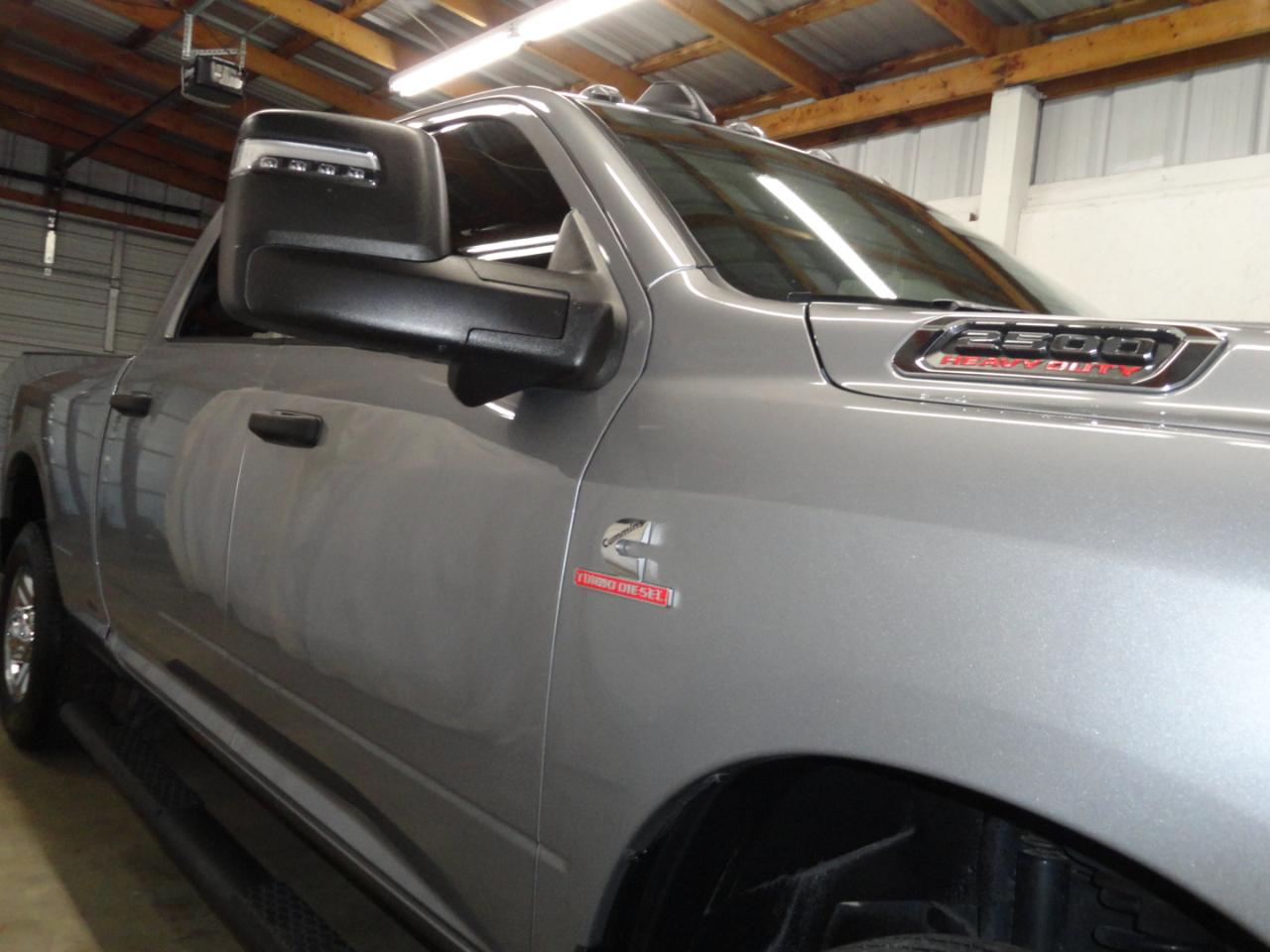 RAM 2500 Tradesman 4x4 Crew Cab 6'4" Box 2024
