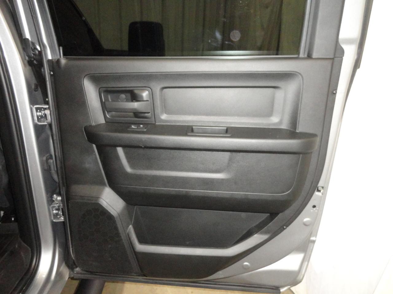RAM 2500 Tradesman 4x4 Crew Cab 6'4" Box 2024