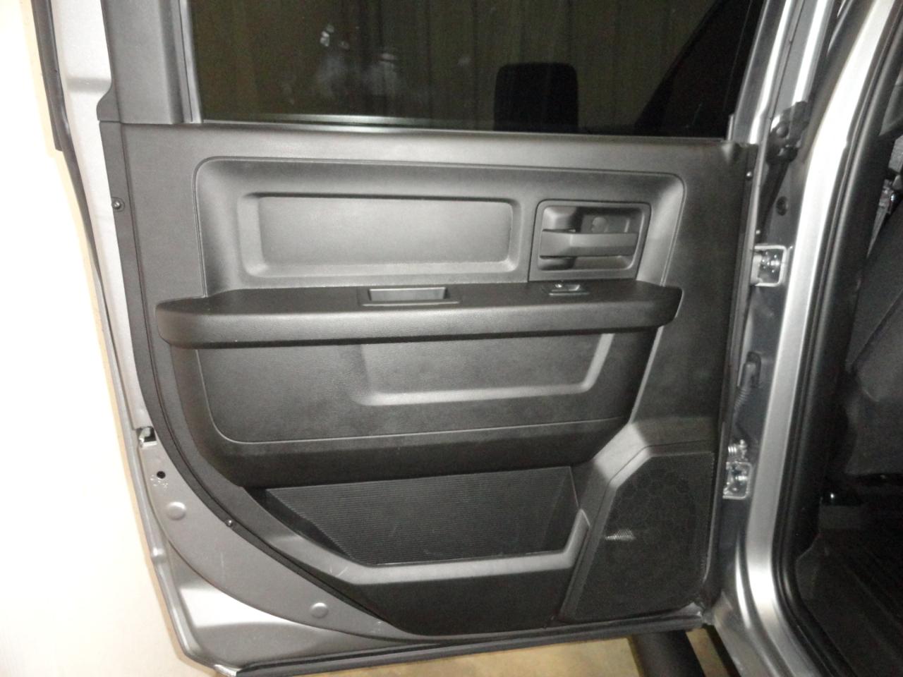 RAM 2500 Tradesman 4x4 Crew Cab 6'4" Box 2024