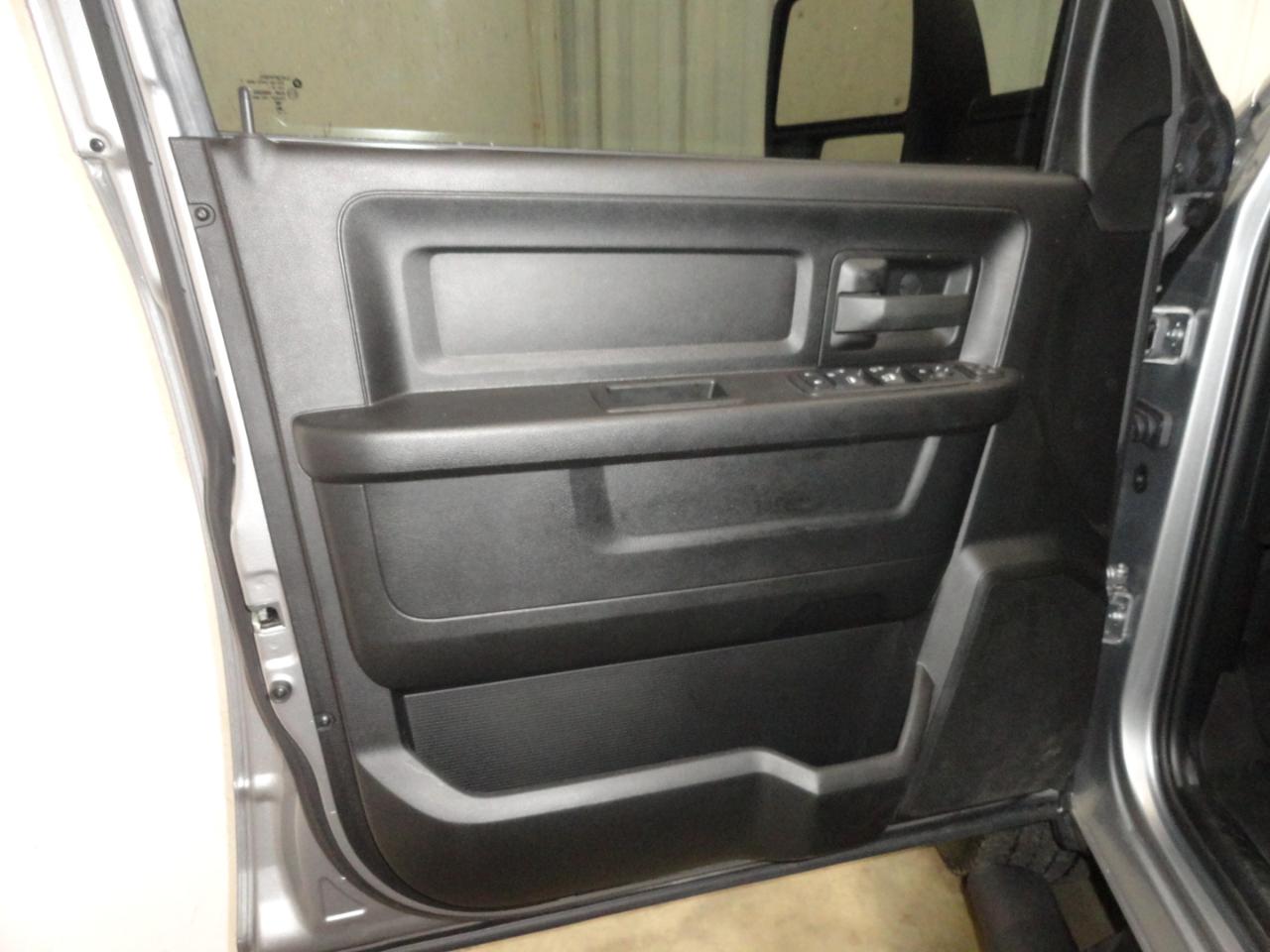 RAM 2500 Tradesman 4x4 Crew Cab 6'4" Box 2024