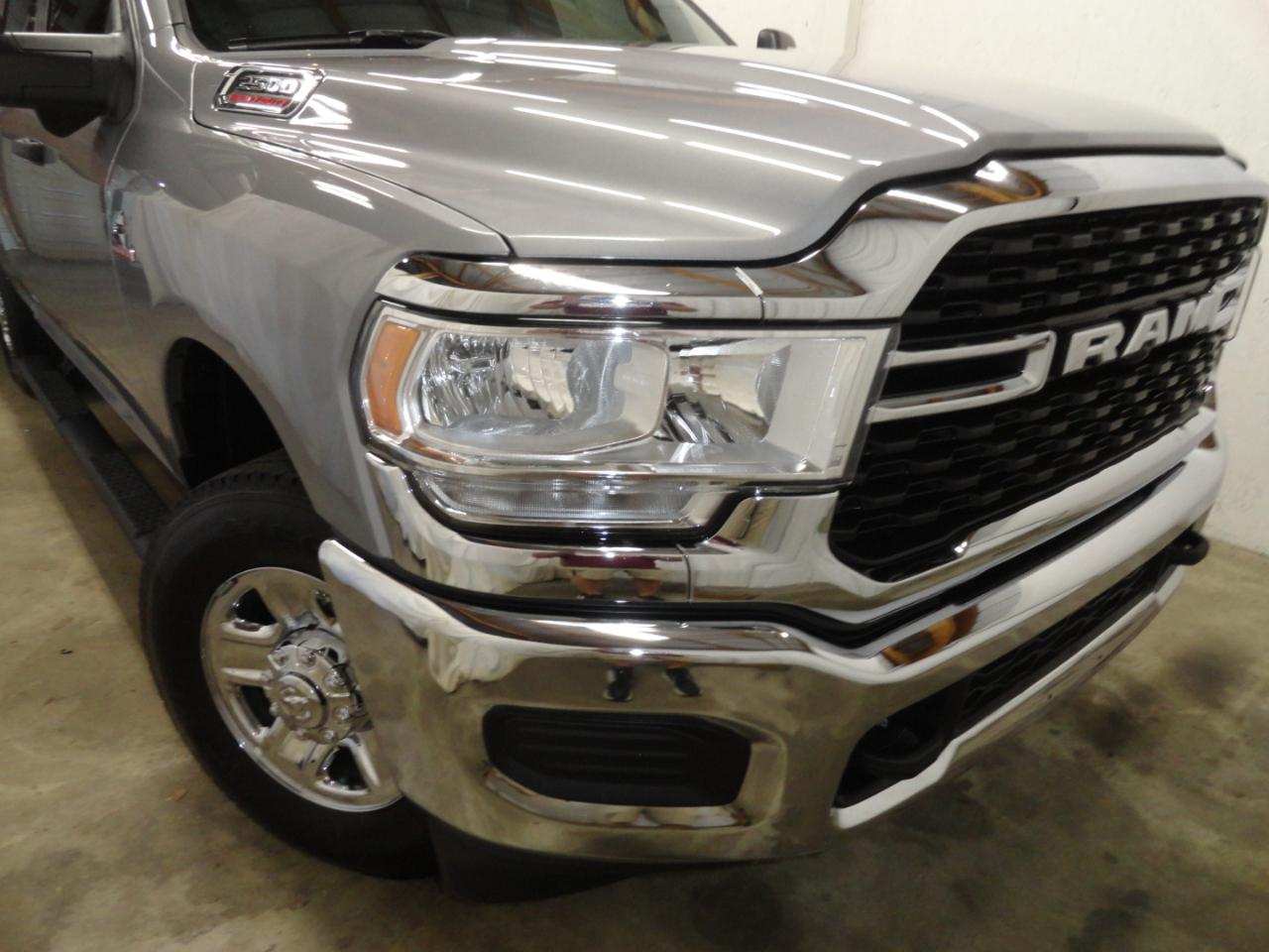 RAM 2500 Tradesman 4x4 Crew Cab 6'4" Box 2024