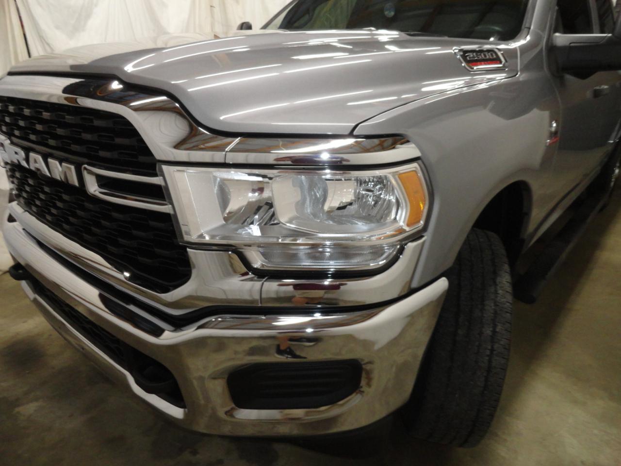 RAM 2500 Tradesman 4x4 Crew Cab 6'4" Box 2024