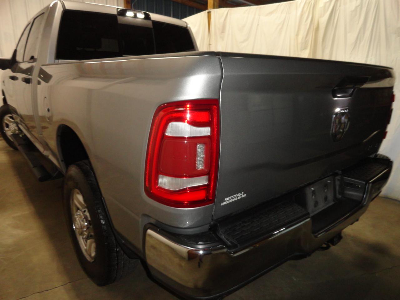 RAM 2500 Tradesman 4x4 Crew Cab 6'4" Box 2024