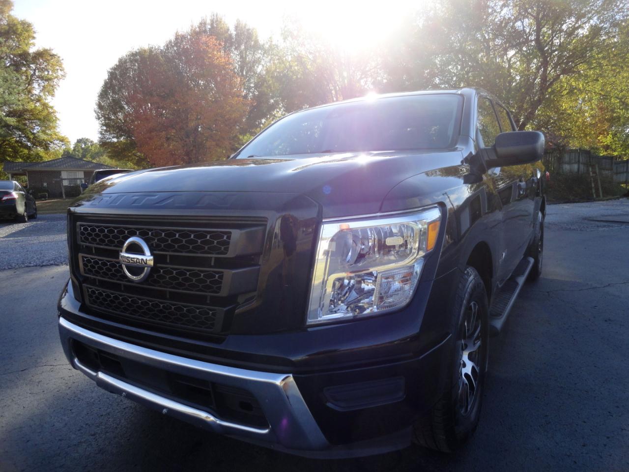 Nissan Titan 4x2 Crew Cab SV 2022