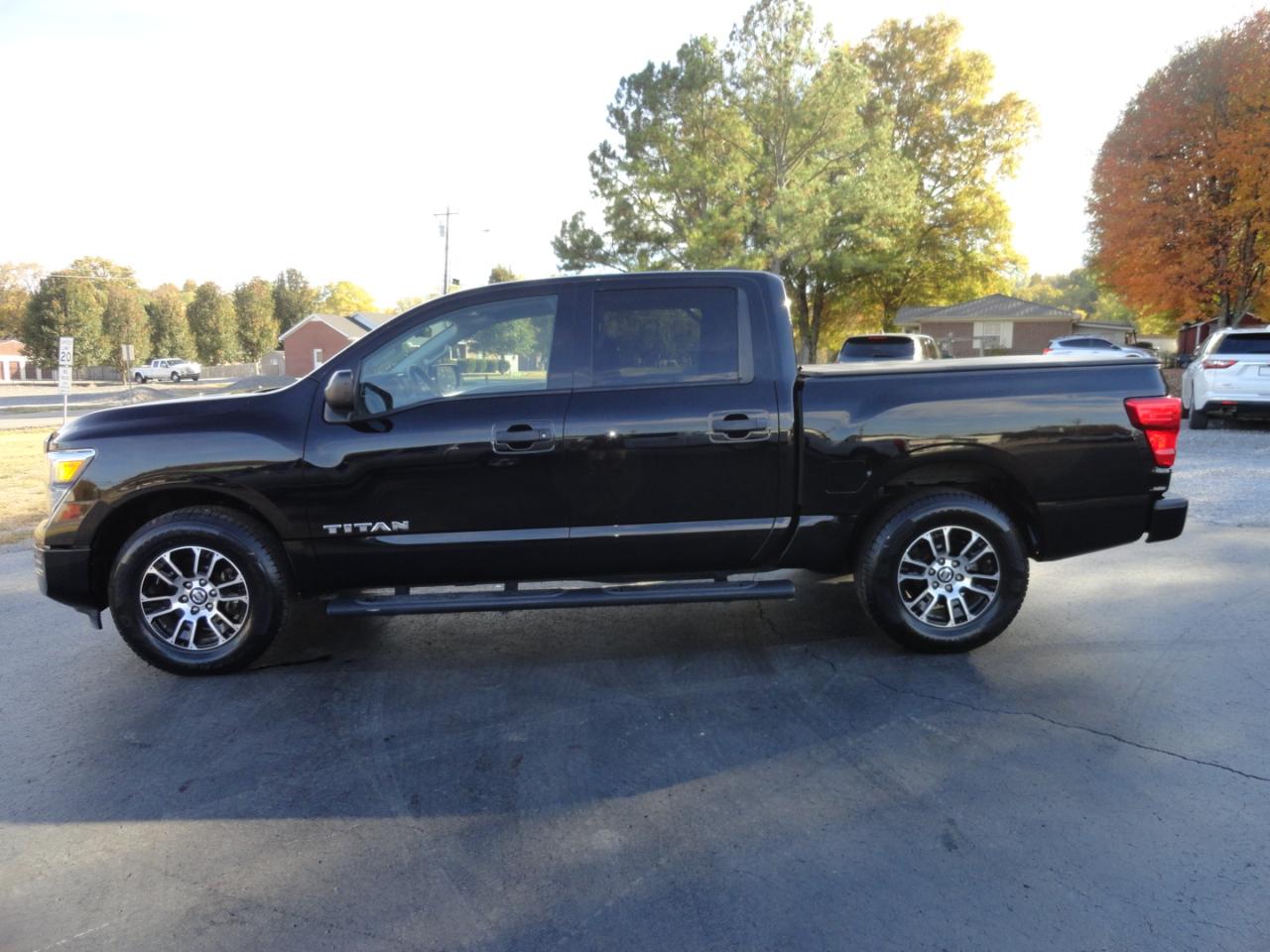 Nissan Titan 4x2 Crew Cab SV 2022