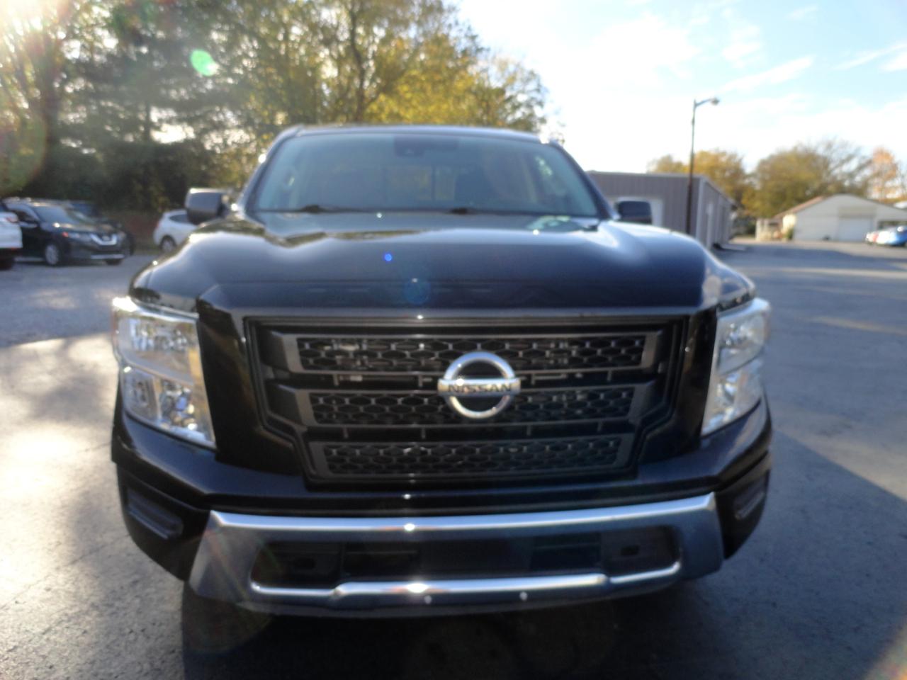 Nissan Titan 4x2 Crew Cab SV 2022