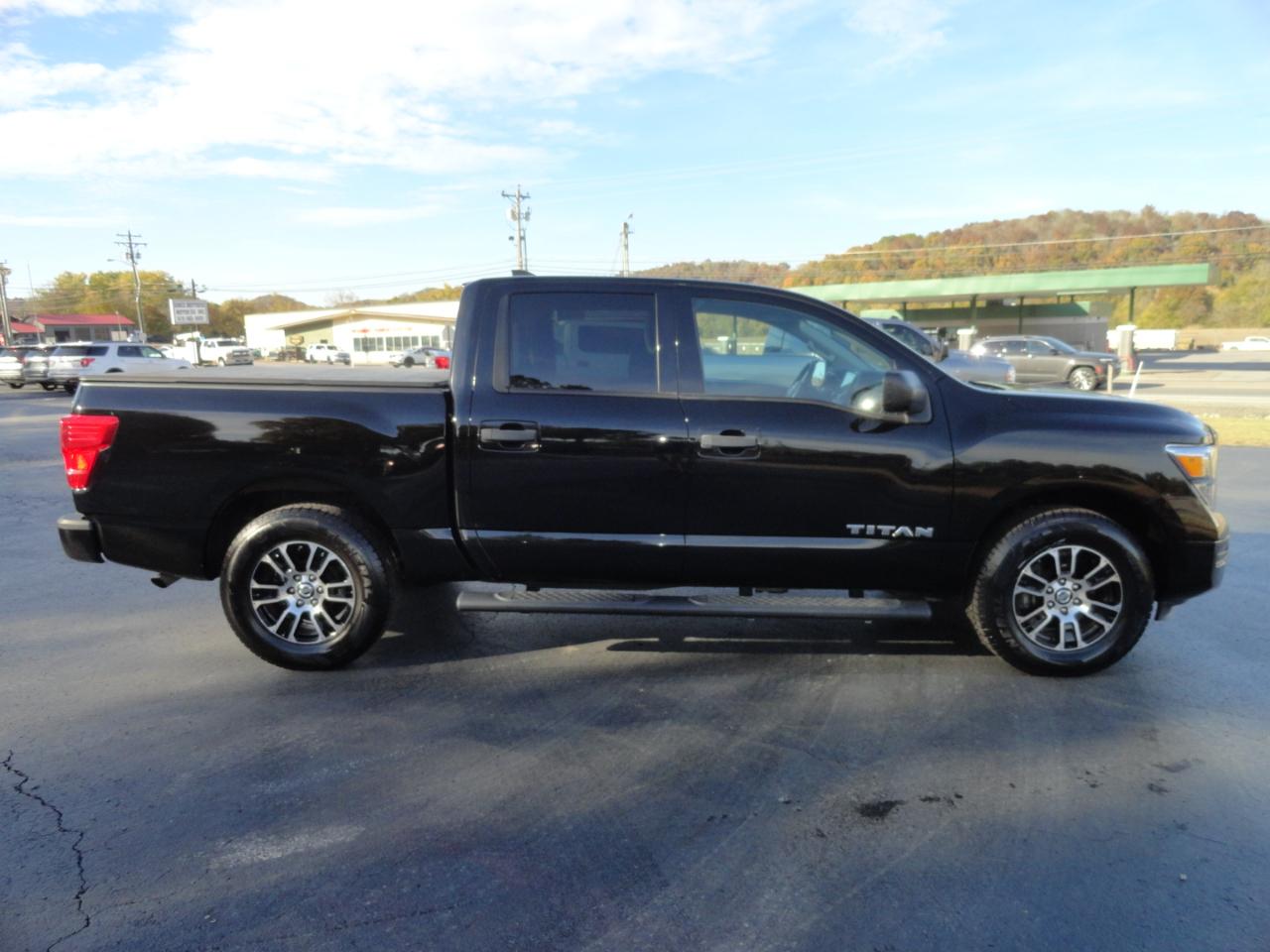 Nissan Titan 4x2 Crew Cab SV 2022