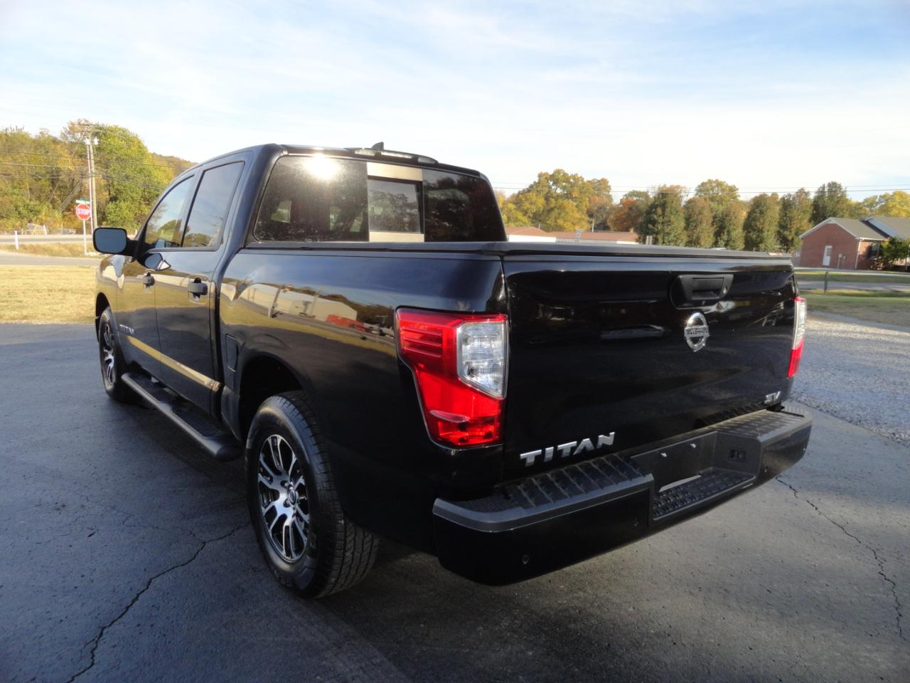 Nissan Titan 4x2 Crew Cab SV 2022