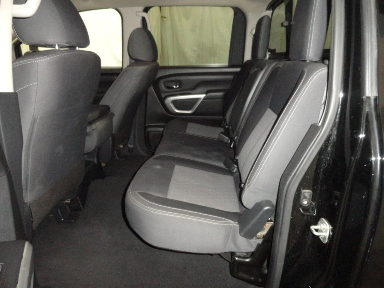 Nissan Titan 4x2 Crew Cab SV 2022