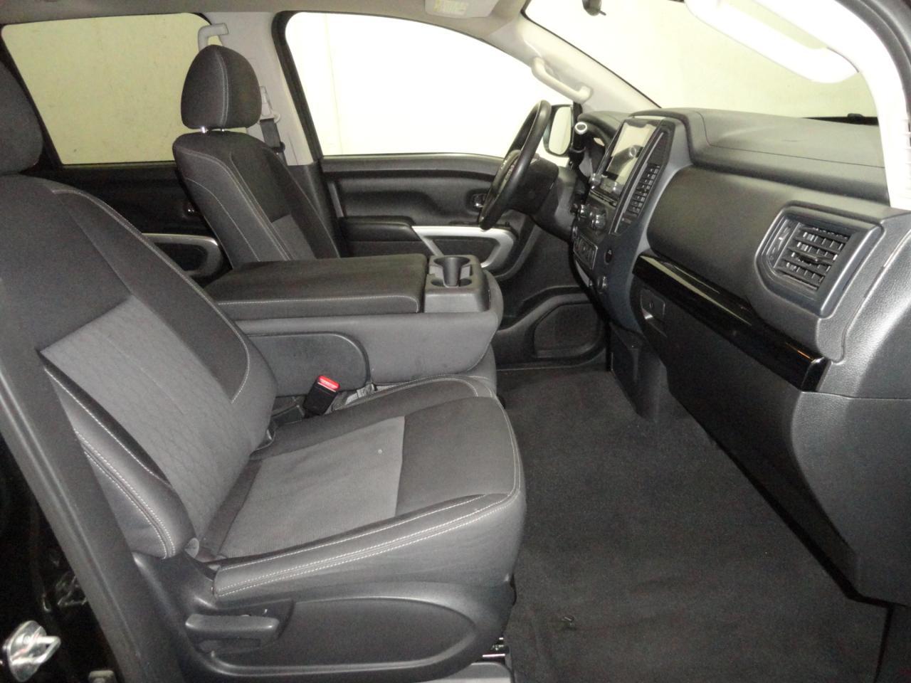 Nissan Titan 4x2 Crew Cab SV 2022