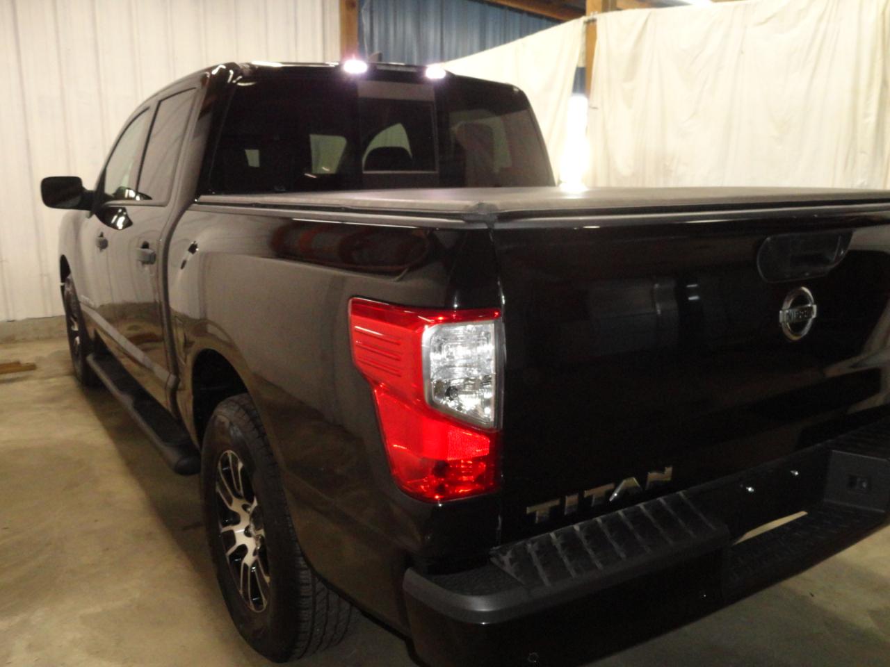 Nissan Titan 4x2 Crew Cab SV 2022