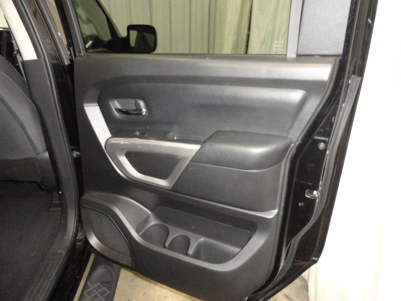 Nissan Titan 4x2 Crew Cab SV 2022
