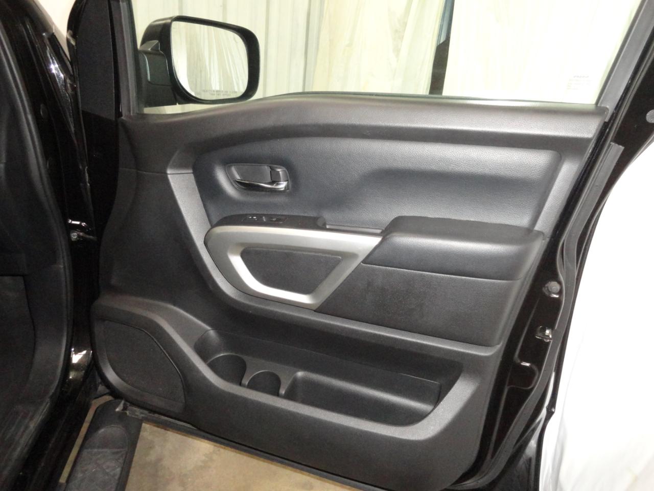 Nissan Titan 4x2 Crew Cab SV 2022
