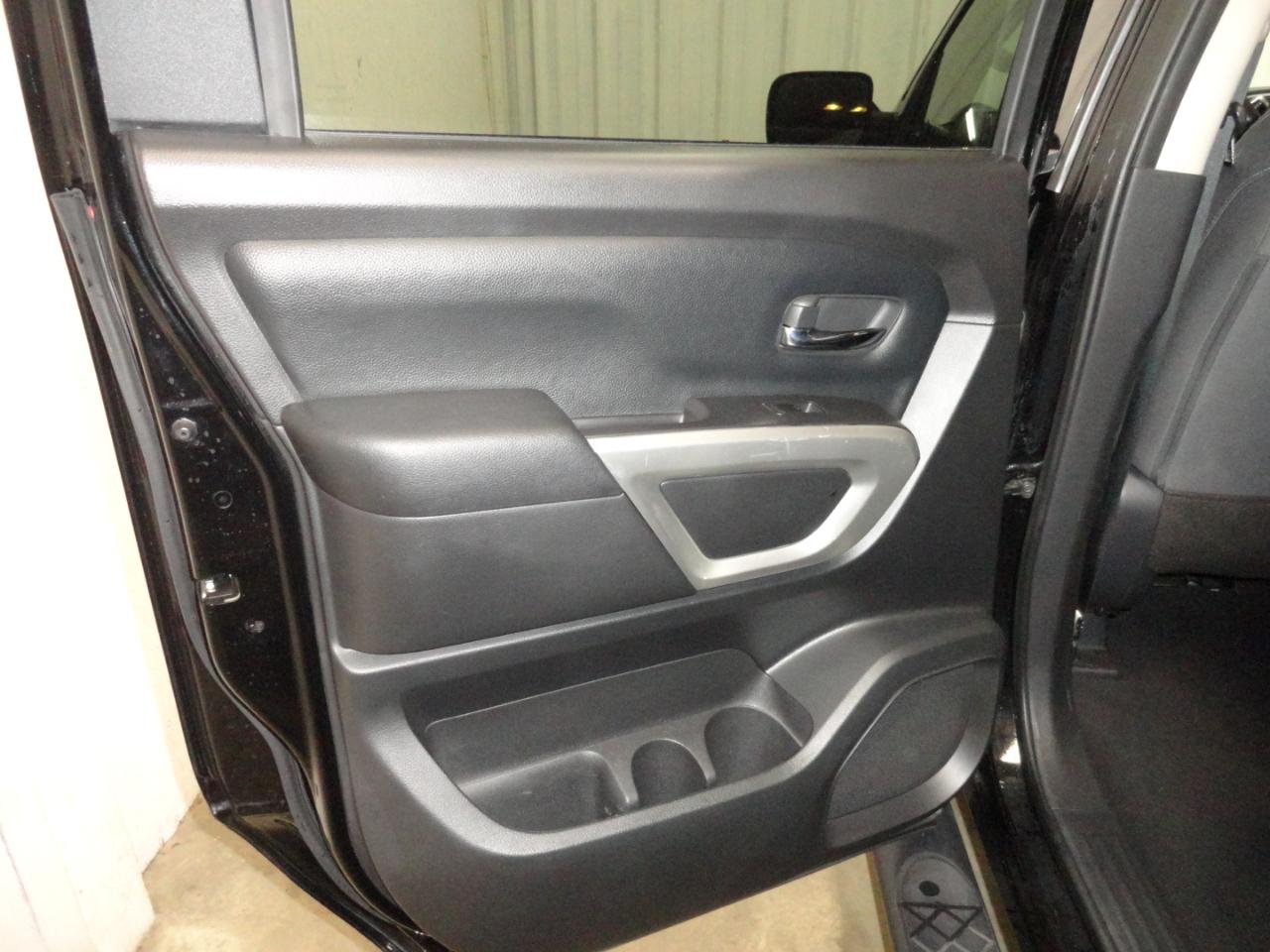 Nissan Titan 4x2 Crew Cab SV 2022