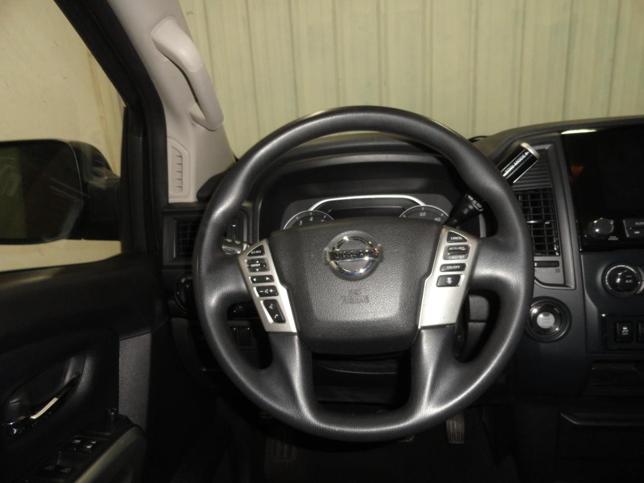 Nissan Titan 4x2 Crew Cab SV 2022
