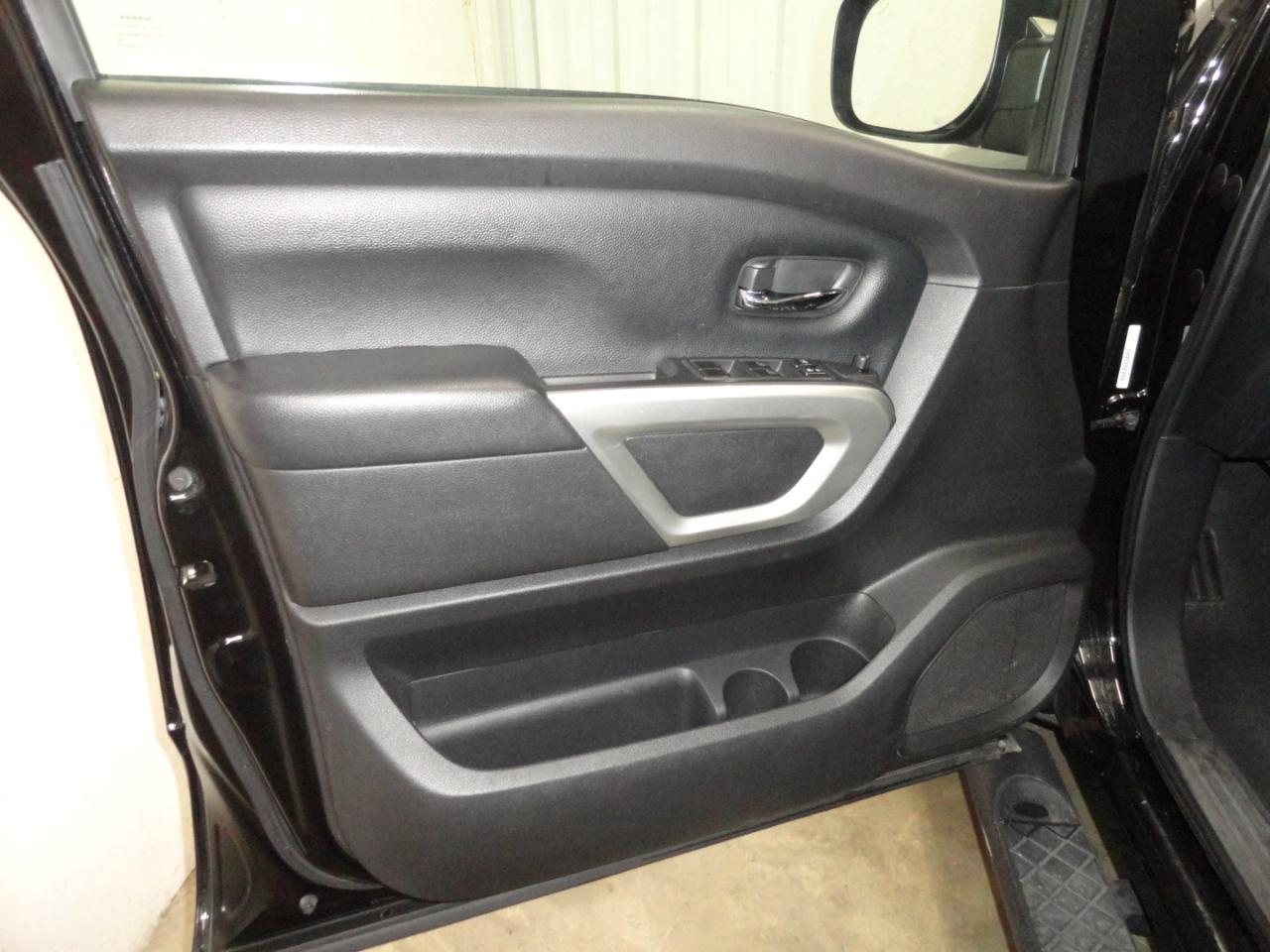 Nissan Titan 4x2 Crew Cab SV 2022