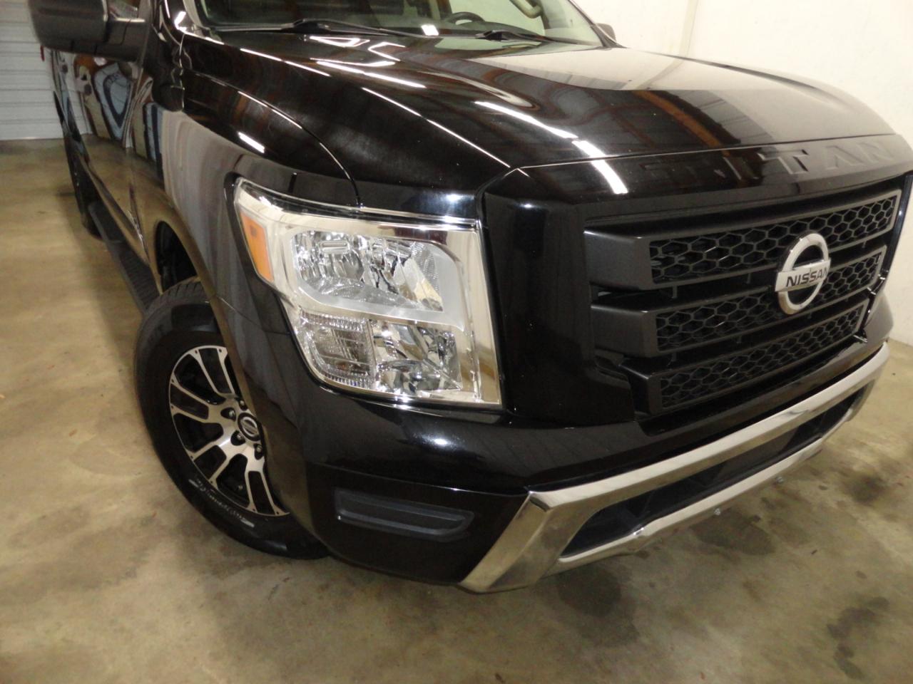 Nissan Titan 4x2 Crew Cab SV 2022