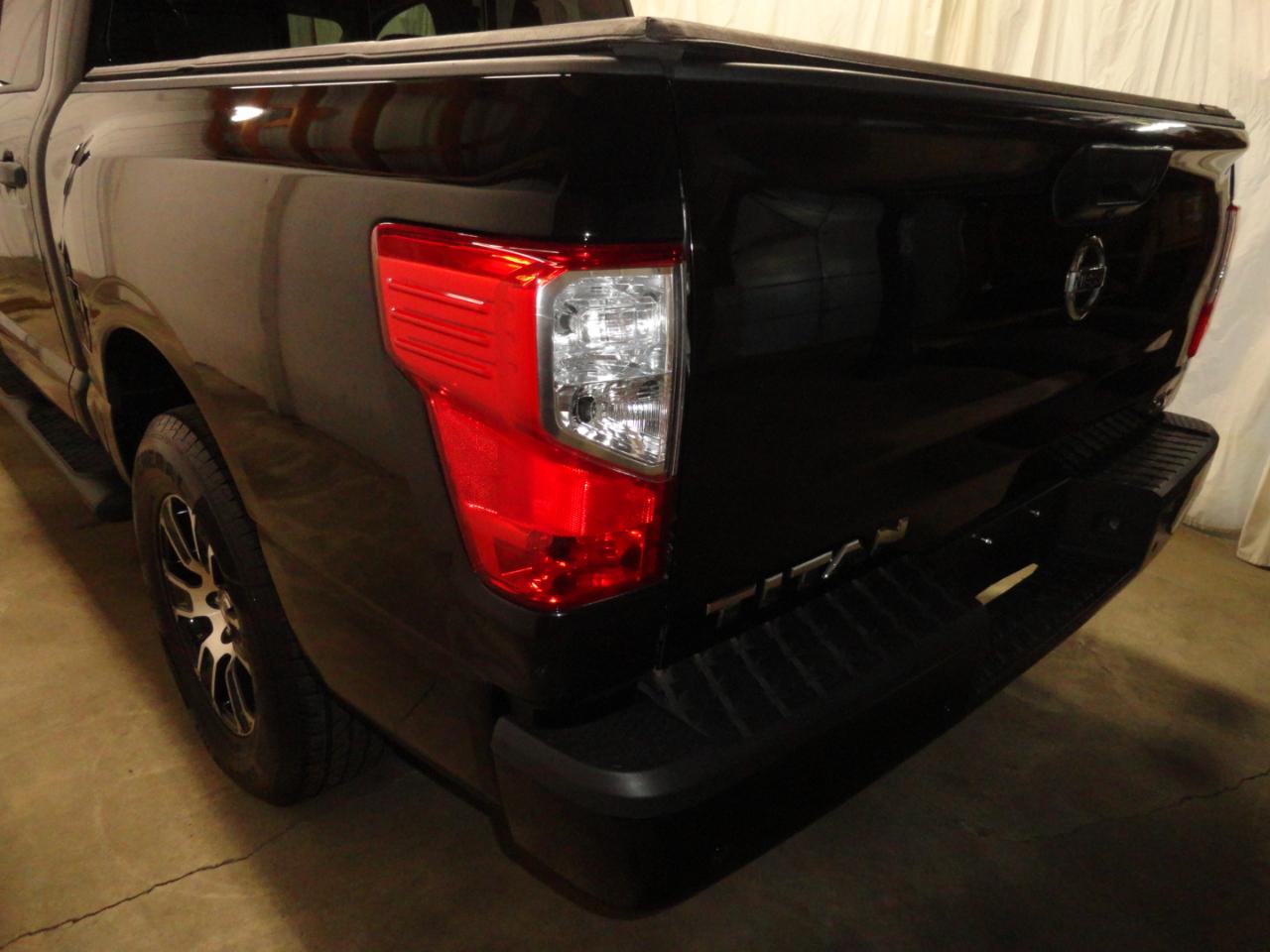 Nissan Titan 4x2 Crew Cab SV 2022